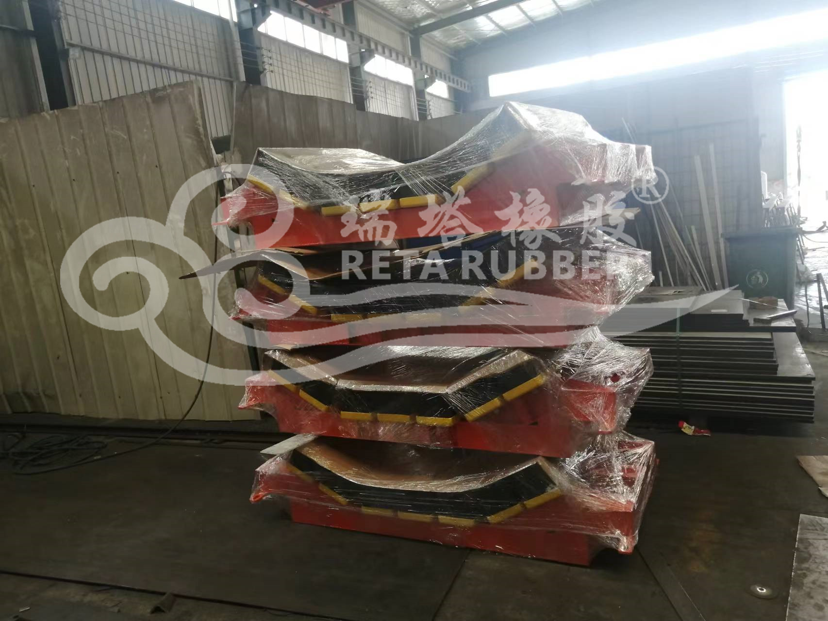 瑞塔橡膠為客戶定制特殊超重型阻燃緩沖條緩沖床